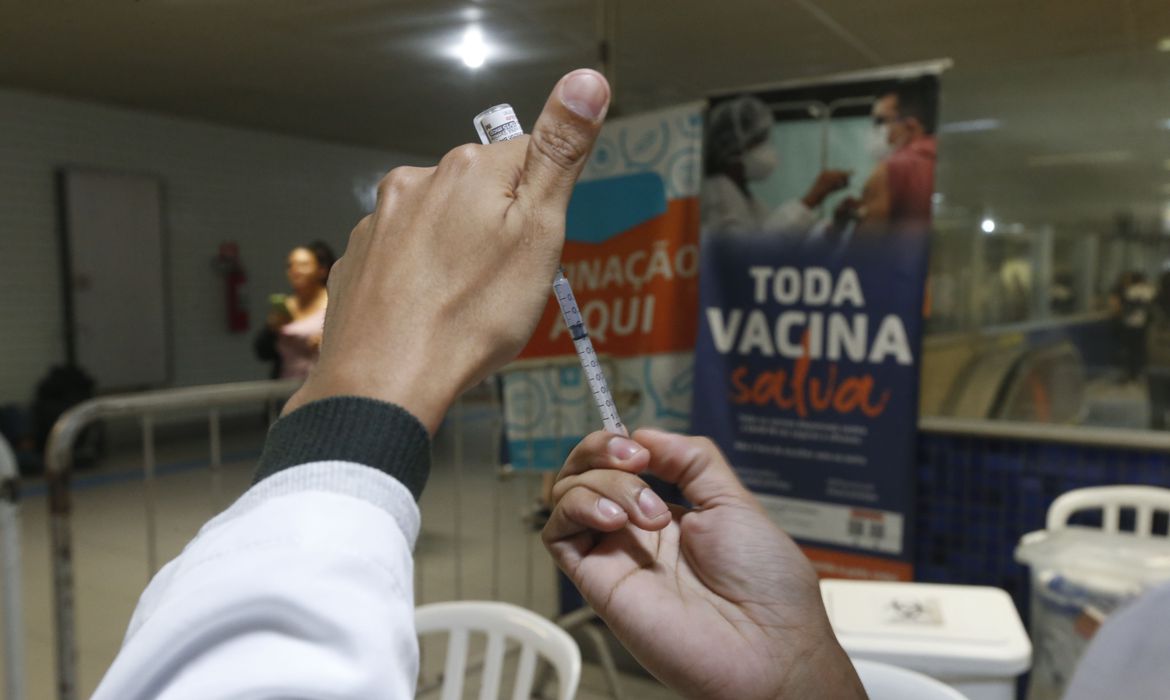 Boletim InfoGripe segue similar ao da semana passada, no qual se identificou um ligeiro aumento nos casos de SRAG associadas à covid-19.