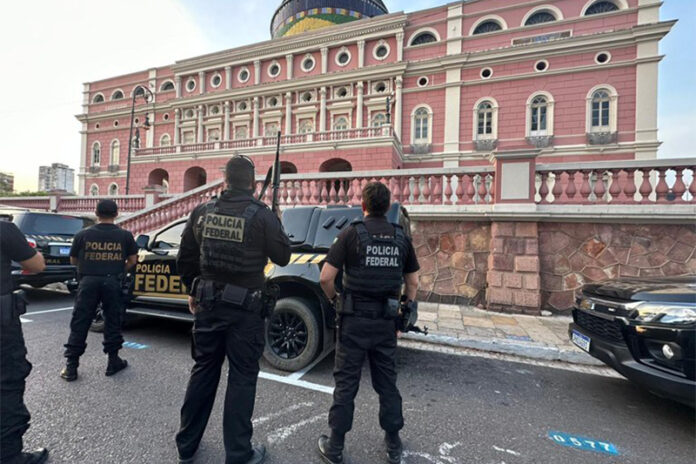 A Polícia Federal cumpre 21 mandados de busca e apreensão e 7 de prisão em Manaus e Borba na Operação Tesouro Oculto.