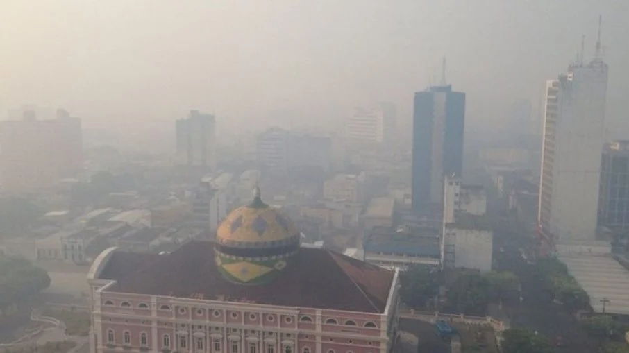 Fumaça de queimadas em Manaus.