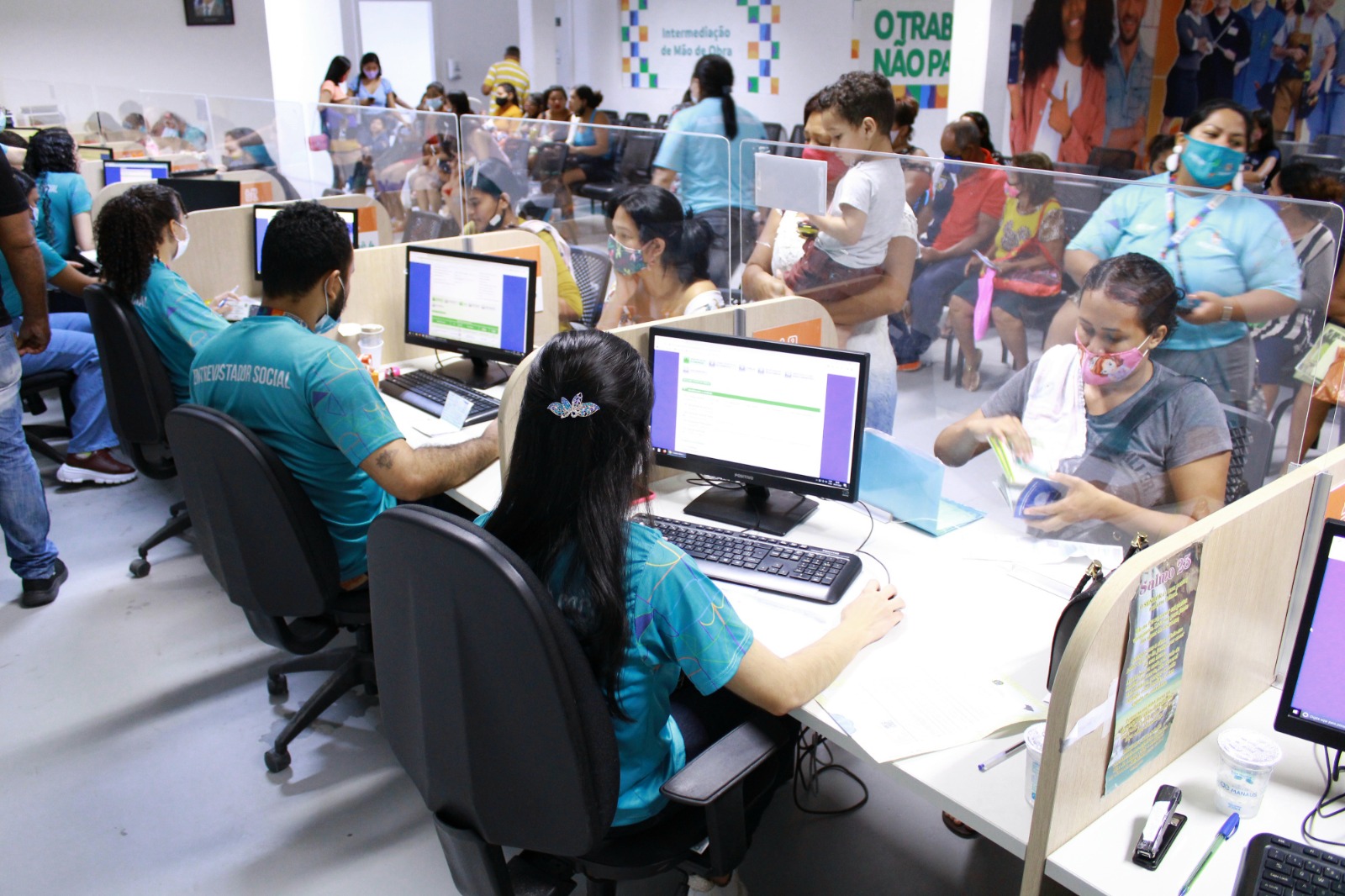 O Manaus Mais Cidadã é um projeto da Prefeitura de Manaus para levar serviços burocráticos do governo para as comunidades periféricas.