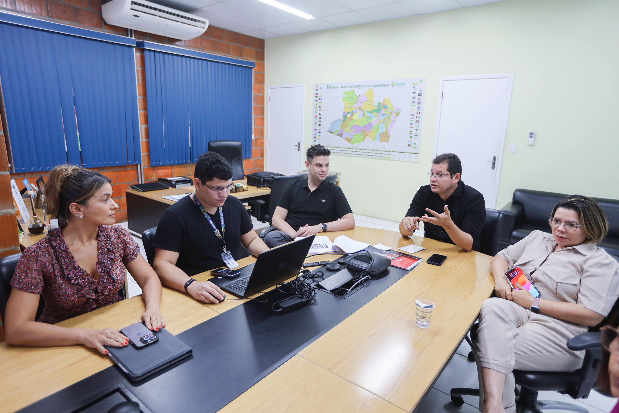 Reunião com a prefeita de Nhamundá, Marina Pandolfo, acerca da erradicação de lixões no Amazonas.