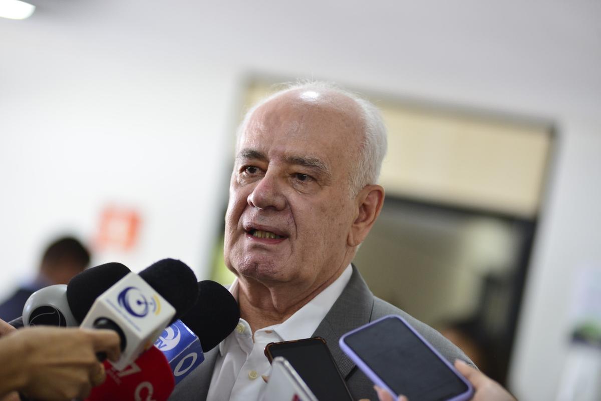 O titular de Sedecti, Serafim Corrêa, falou sobre a chegada dos contêineres com insumos em Manaus.
