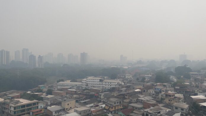 Manaus cidade poluída - fumaça - queimadas