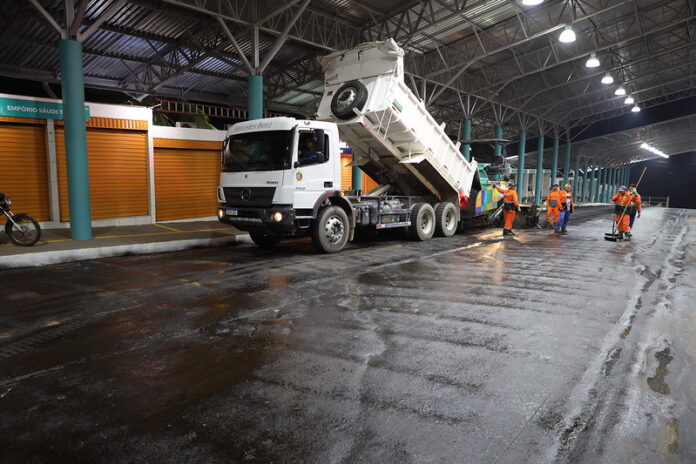 A Prefeitura de Manaus, por meio da Secretaria Municipal de Infraestrutura (Seminf), concluiu o recapeamento de trecho da rodovia BR-319