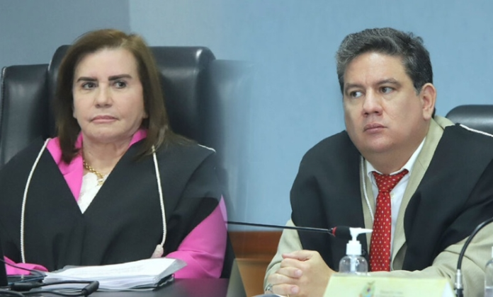 Conselheira Yara Lins e Ari Moutinho, do TCE-AM