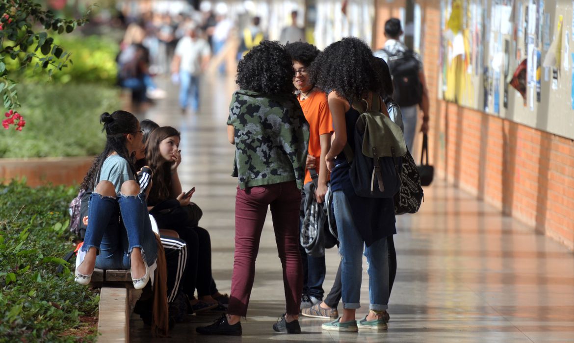 O Senado aprovou o projeto de lei que expande o sistema de cotas na educação federal, mantendo o texto da Câmara dos Deputados.