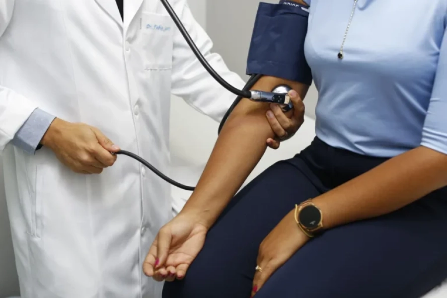 Acompanhantes para mulheres só eram permitidos em casos específicos.