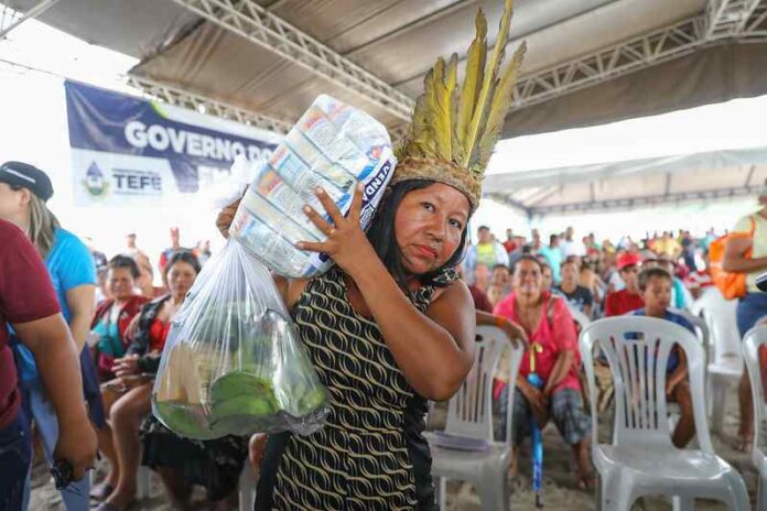 Parcerias entre o governo do Estado, Prefeituras e Governo Federal auxiliaram na ajuda humanitária prestada a vítimas da seca no Amazonas.