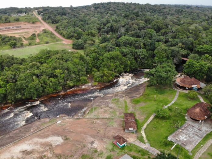 Mesmo sem rios, os municípios de Presidente Figueiredo e Apuí no Amazonas entraram em situação de emergência devido à seca