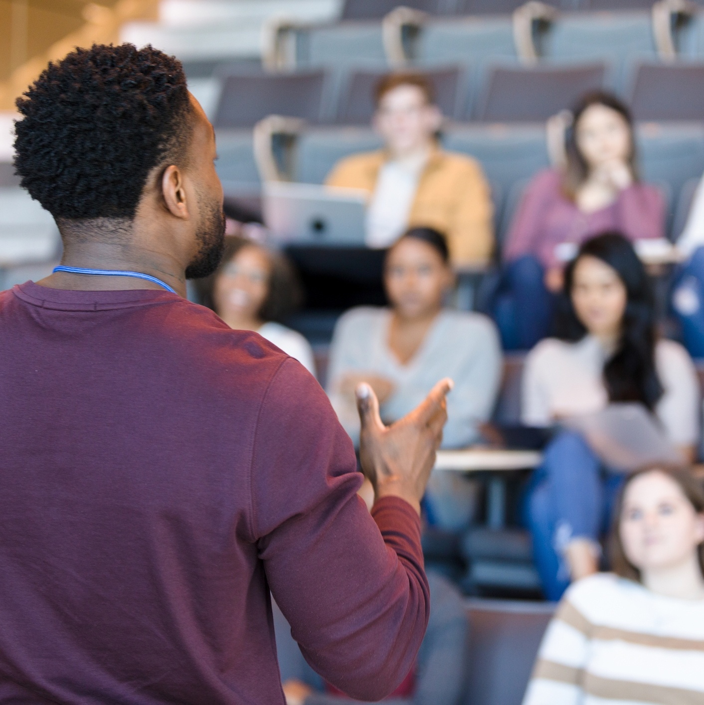 Professores negros e indígenas representam uma pequena porcentagem, enquanto brancos são 90,1% do corpo docente de universidades.