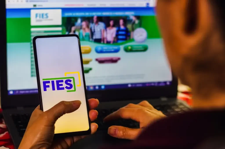 Inadimplentes do Fies podem renegociar através do SAC ou atendimento online