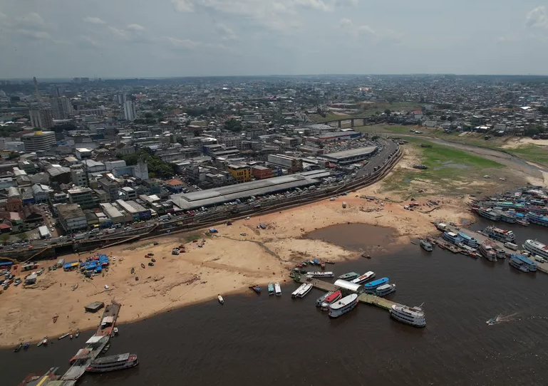 Rio Negro atingiu o menor nível de profundidade da história em outubro de 2023