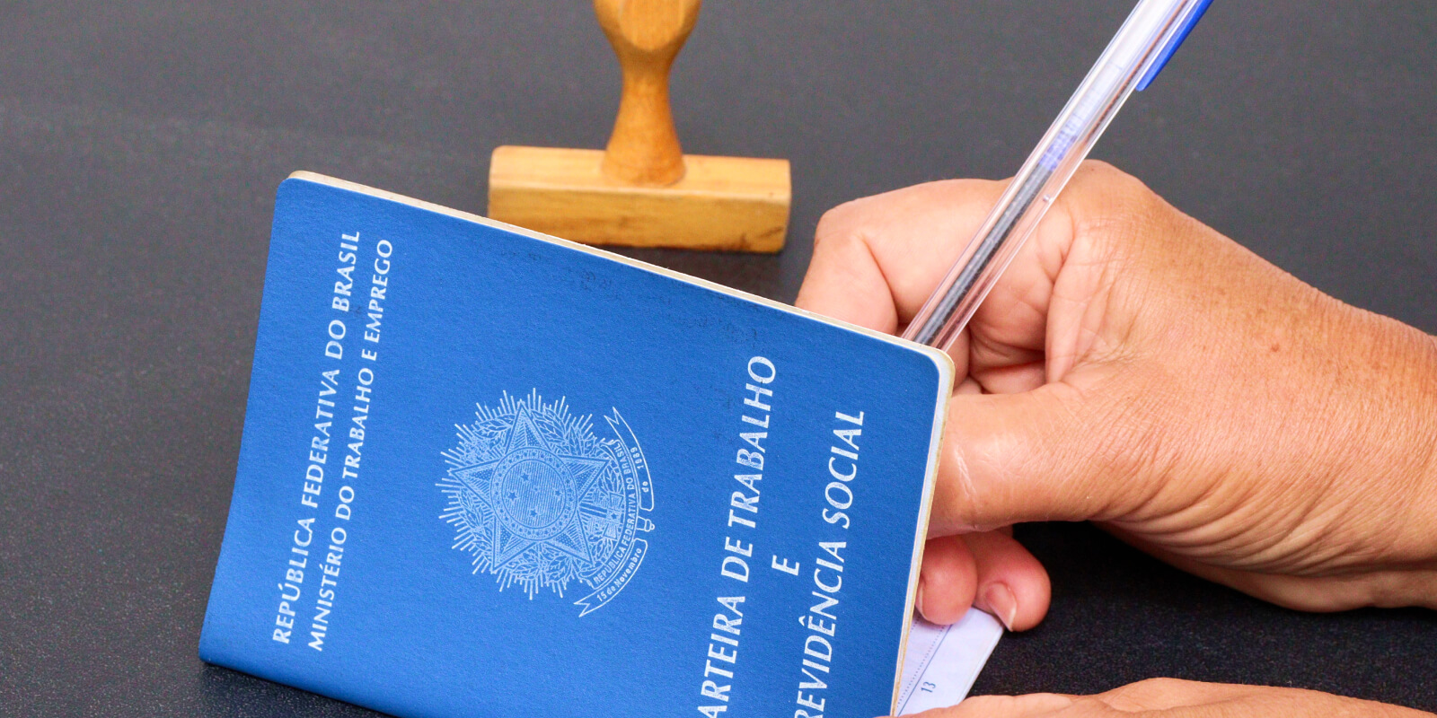 A PNAD Contínua destacou o aumento no número de trabalhadores empregados, mas o índice de desemprego se manteve estável.