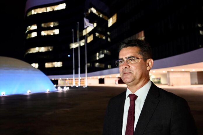 O prefeito David Almeida estará em Brasília, em busca de recursos para novos investimentos em Manaus.