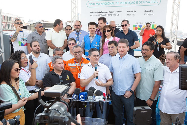 O prefeito David Almeida anunciou a segunda fase da Operação Estiagem, auxiliando 854 famílias em 16 comunidades
