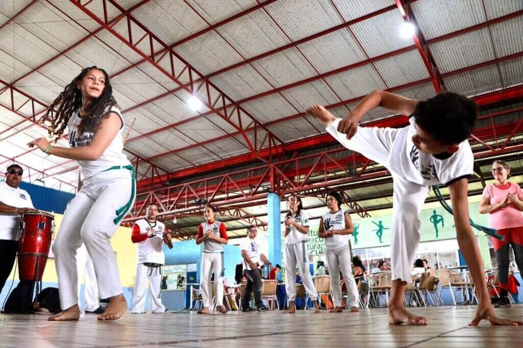 Centros Estaduais de Convivência da Família (CECFs) oferecem serviços de proteção social, fisioterapia e oportunidades de empreendedorismo.