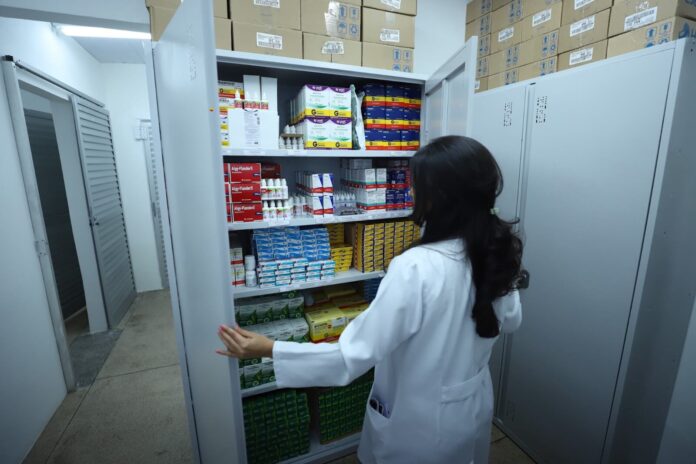 Os usuários da rede municipal de saúde de Manaus agora podem verificar a disponibilidade de medicamentos pela internet.
