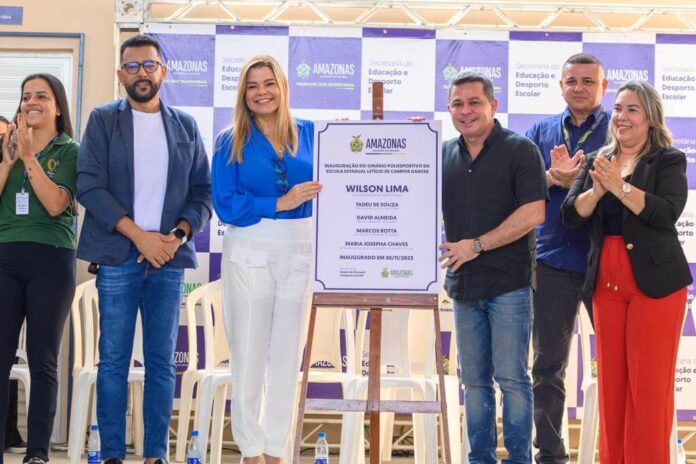 O vice-governador inaugurou a quadra poliesportiva da Escola Estadual Letício de Campos Dantas, beneficiando mais de 1,5 mil estudantes.