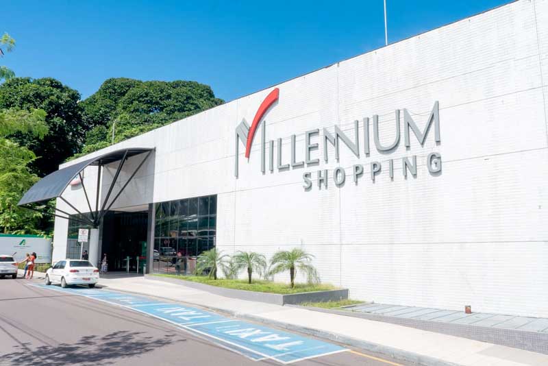 Fachada do Millennium Shopping (entrada Constantino Nery). 