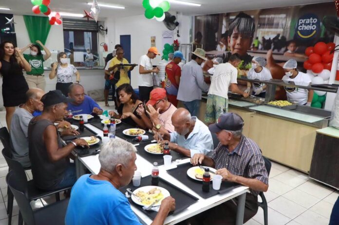 Nesta sexta-feira (22/12), as 44 unidades do programa Prato Cheio terão almoço gratuito para os seus frequentadores na capital e interior.