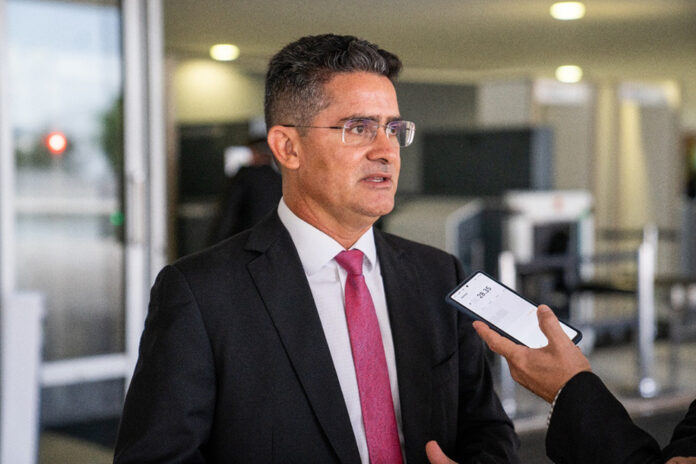 O prefeito de Manaus, David Almeida, desembarca em Brasília, nesta terça-feira, 5/12, para novas agendas de trabalho.