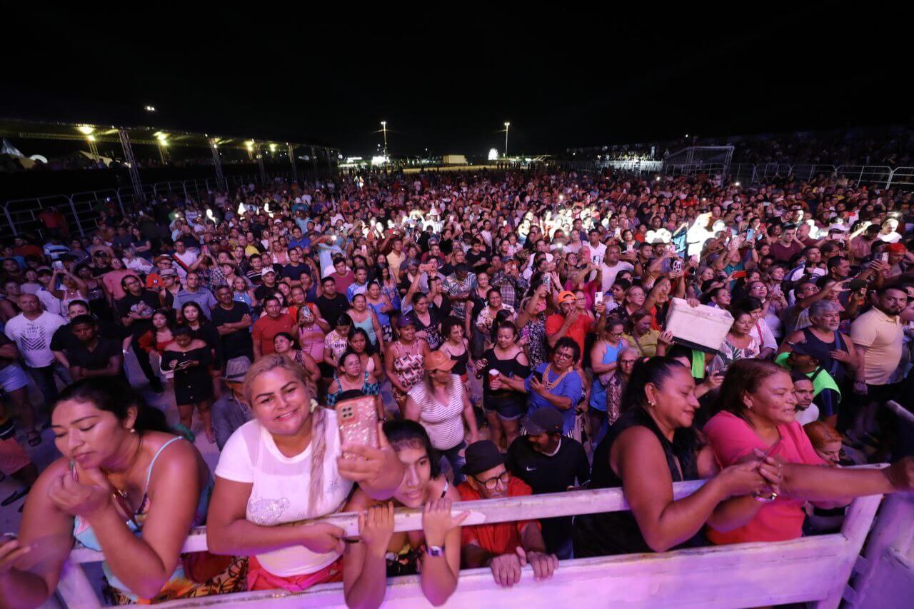 A partir das 19h, menores de 12 anos terão a entrada restrita na área de shows, conforme orientação.