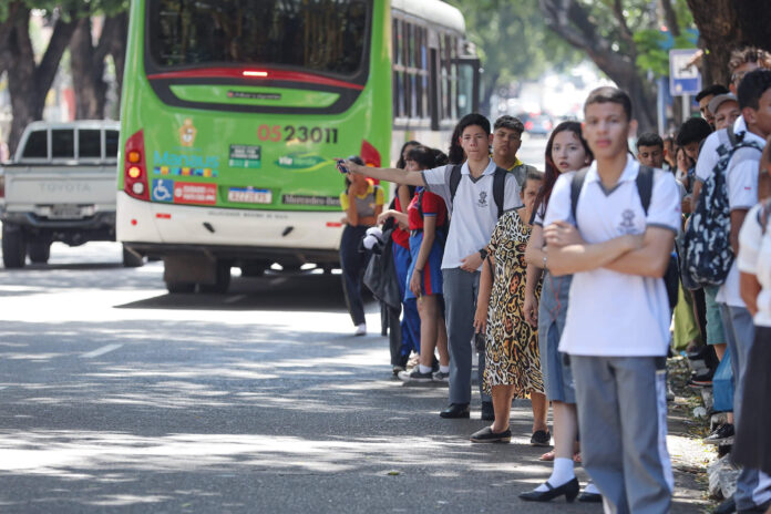 Estudantes beneficiários do Passe Livre em Manaus.