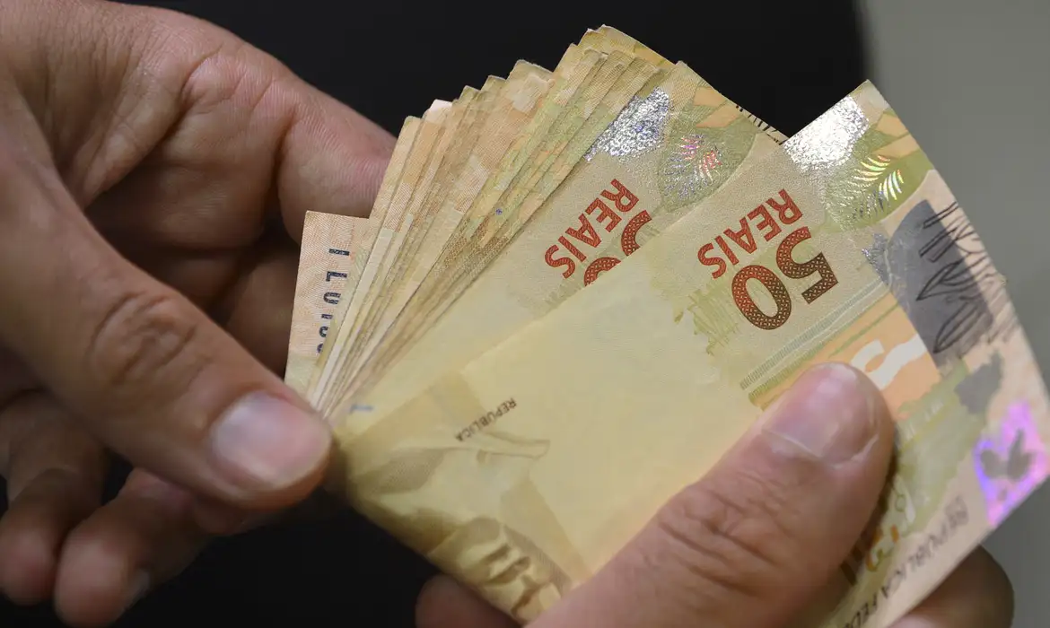 Salário mínimo aumentará em 92 reais.