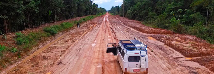 A falta de pavimentação na BR-319 já é pauta do governo do Amazonas há uma década.