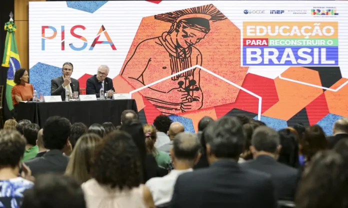 Cerimônia de mostra dos resultados do PISA, em Brasília.