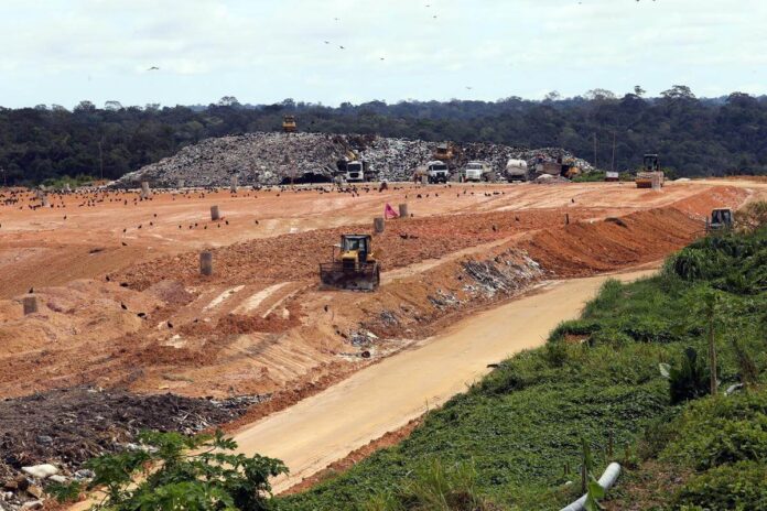 Aterro sanitário da AM-010, que está no centro da disputa sobre lixo em Manaus.