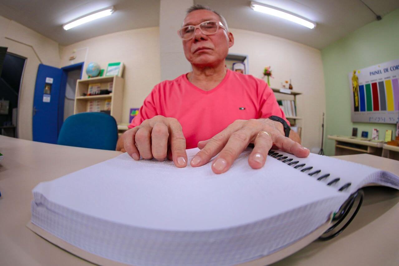 Biblioteca Braille do Amazonas oferece extenso acervo de livre acesso a pessoas cegas e com deficiência visual.