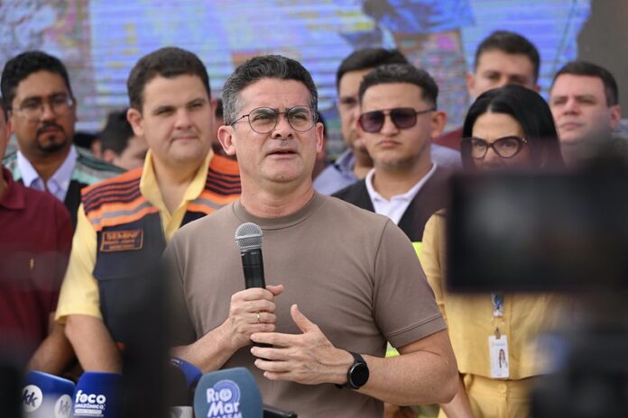 O prefeito de Manaus, David Almeida, foi alvo novamente alvo de fake news na internet. Dessa vez, a plataforma utulizada foi o Google. Veja: