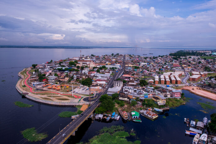 Visão panorâmica de Manaus, capital do Amazonas.