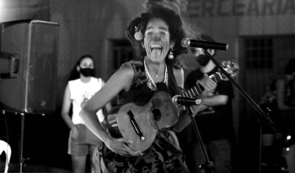 Palhaça Miss Jujuba durante apresentação.