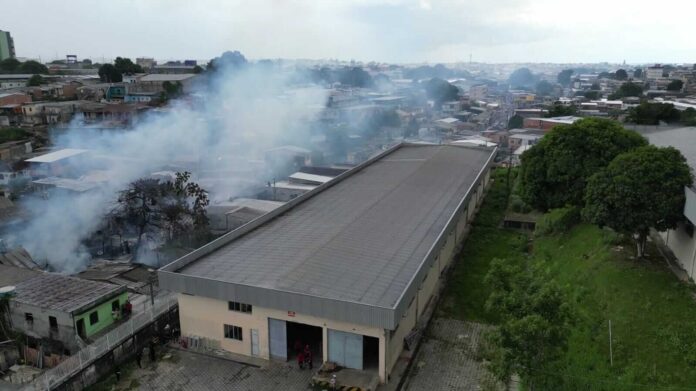 O benefício, no valor de R$ 600, deverá ser liberado pelo operador bancário no prazo de 15 dias para as famílias atingidas pelo incêndio.