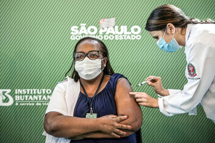 Desde a aplicação da 1ª vacina contra a COVID-19 no Brasil algumas mudanças significativas ocorreram no cenário de disseminação da doença.