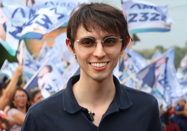 O cenário político de Manaus ganha destaque com a pré-candidatura de Amom Mendel para o cargo de prefeito da cidade.