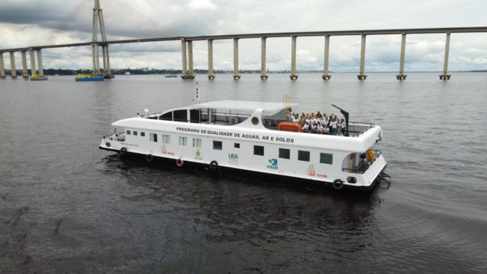 Barco do ProQAS/AM foi usado para pesquisa em conjunto entre UEA e Harvard.