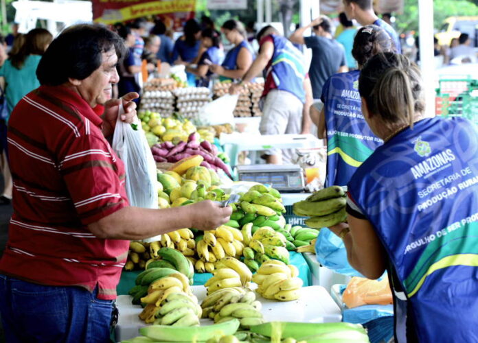 Feiras da ADS acontecem em estacionamentos de shoppings em toda Manaus.