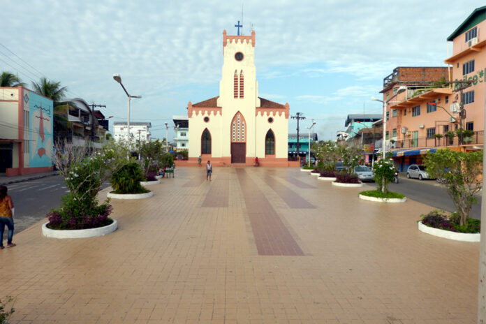 Paróquia de Santa Teresa D'Ávila, em Tefé.