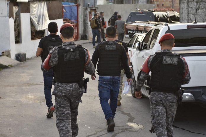 Mortes violentas são todos os óbitos que ocorrem como resultado de ação direta ou indireta de outra pessoa, geralmente envolvendo violência física ou negligência grave.