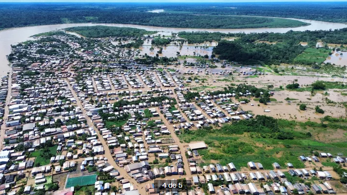 Imagens aéreas mostram que aproximadamente 90% da cidade de Boca do Acre, situada no interior do Amazonas está submersa.