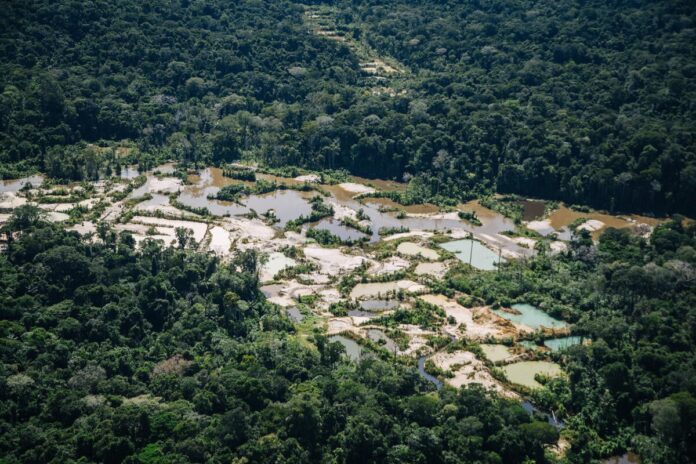 Garimpo ilegal na Amazônia afeta territórios indígenas