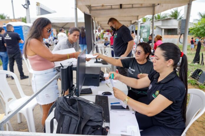 Mutirão de Cidadania realizado pelo governo estadual no Parque das Tribos, em Manaus.