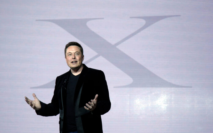 Elon Musk, dono do X, possui uma rixa com o ministro do STF Alexandre de Moraes.