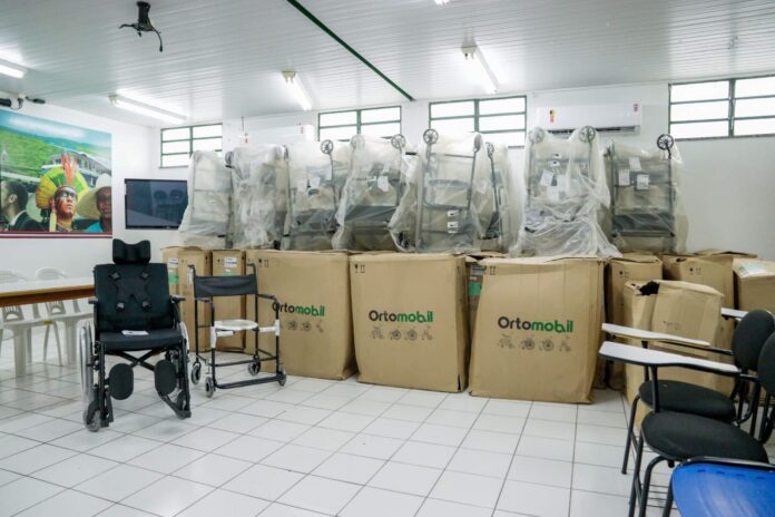 O Governo do Amazonas entregou 59 cadeiras de rodas e banho para o município de Pauini, nesta quarta-feira (24/04).