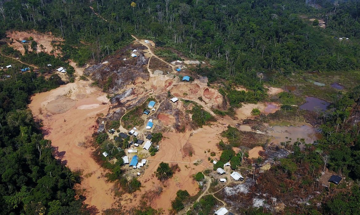 PF combate garimpeiros ilegais em Maués desde 2023.