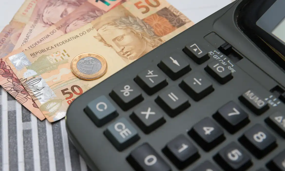 Isenção do imposto de renda para a faixa irá à sanção presencial.