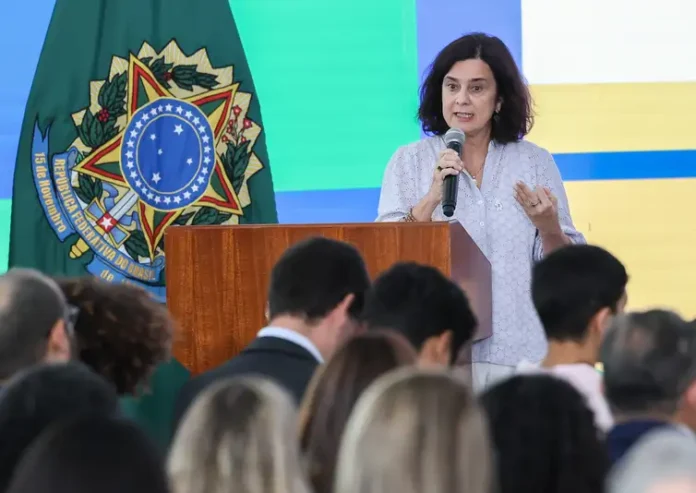 Ministra da Saúde, Nísia Trindade, durante evento de apresentação do Programa Mais Acesso a Especialistas.